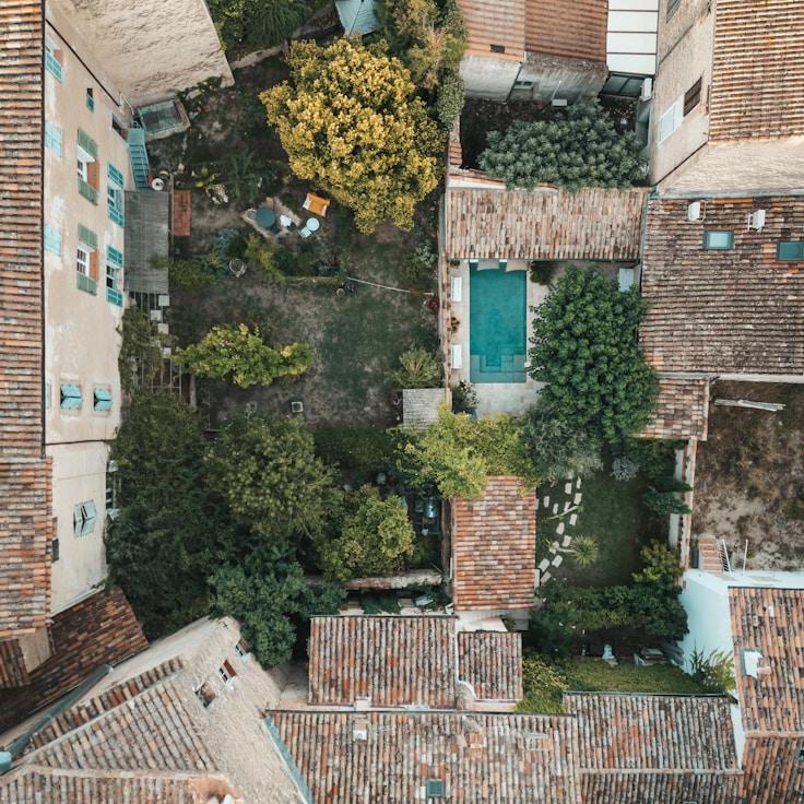 Outdoor terrace seating suitable for families in Palo Alto